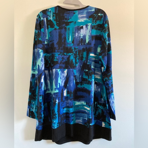 NWT Laura Plus Sport Collection Black and Blue Top - Picture 2 of 4